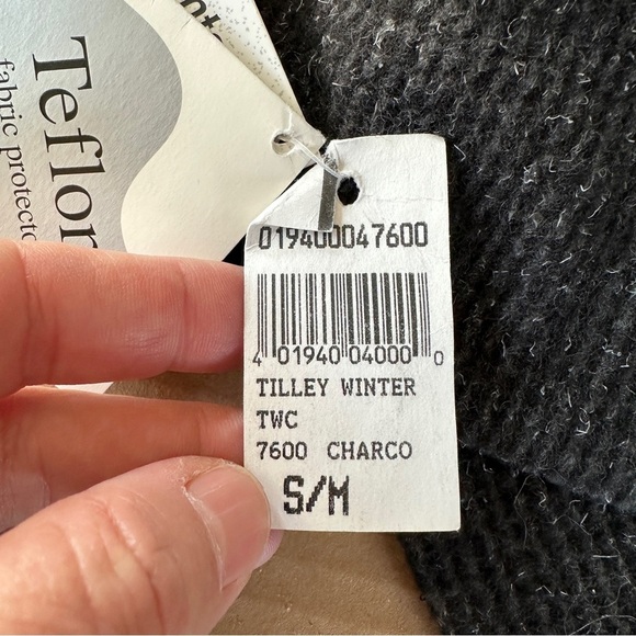 NEW.The Tilley Winter Cap, vintage. Wool and fleece. Gray, textured. - Picture 12 of 13